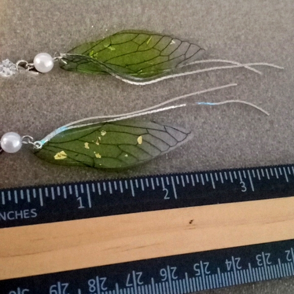 Elegant Green Leaf Earrings - Picture 3 of 7